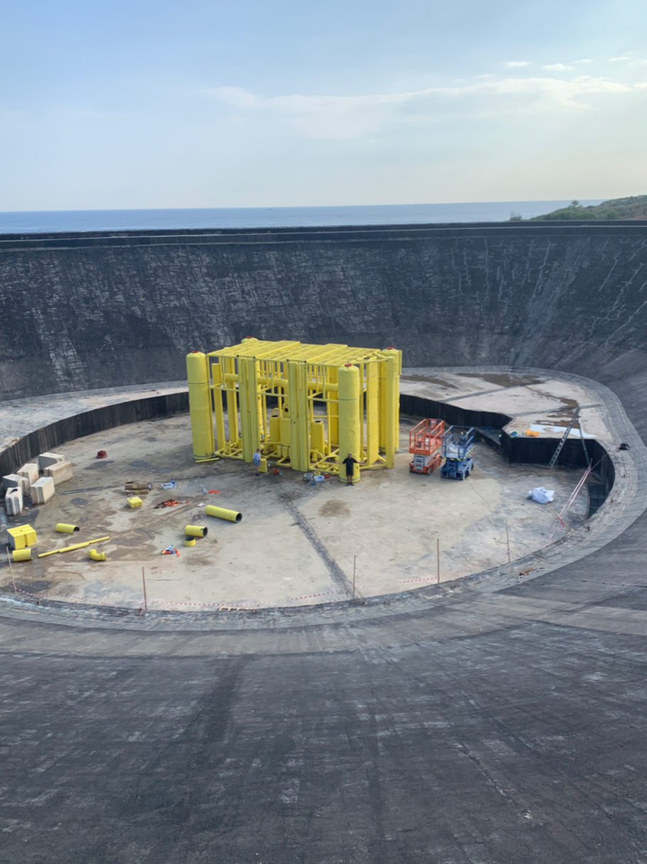 manifold for sea film - last breath - Armordillo